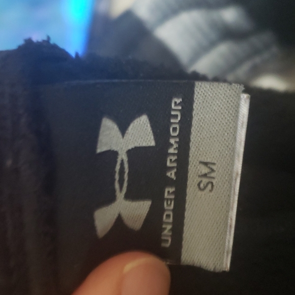 Under Armour s fleece light, incredibly warm, just right stretch netted pockets - Picture 6 of 10